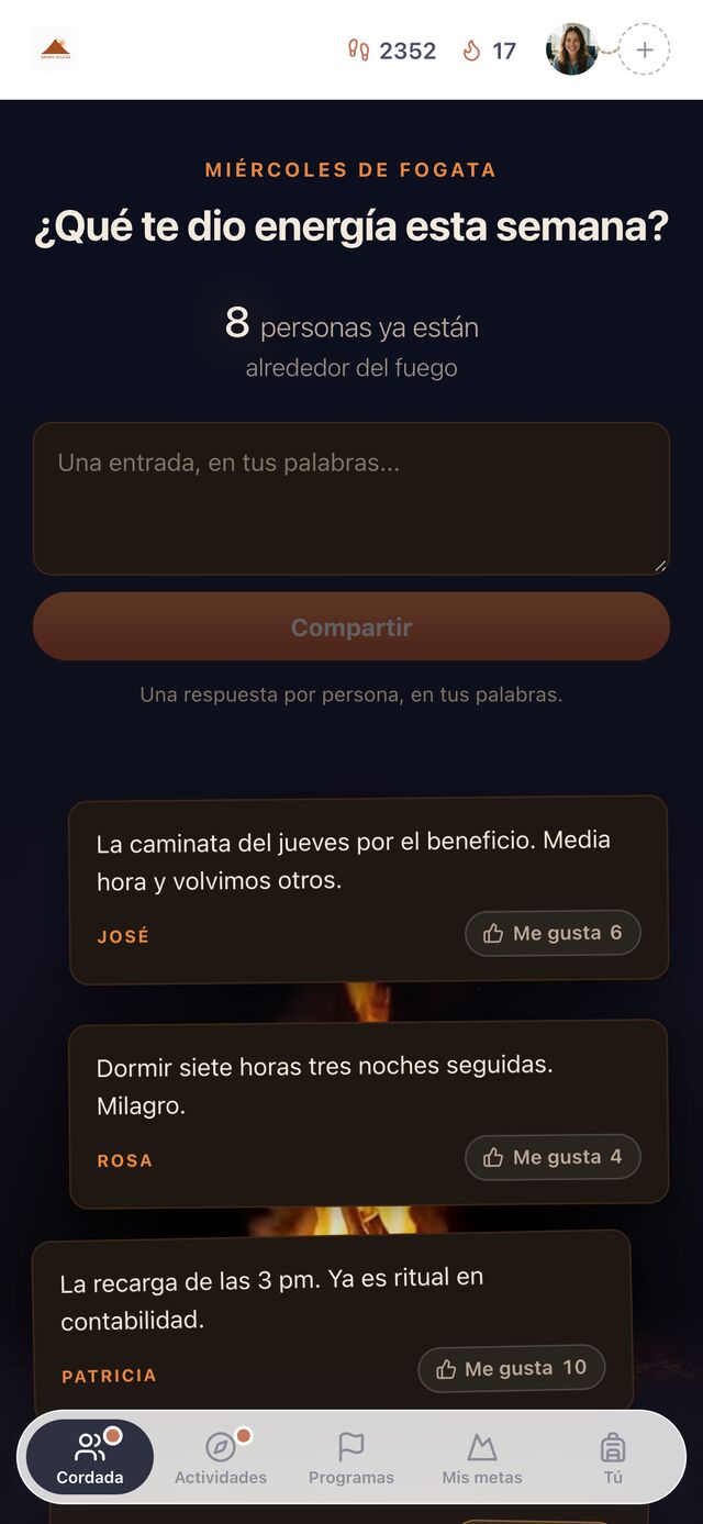 La fogata de la semana: una pregunta para todo el equipo; las respuestas se leen y se les da me gusta.