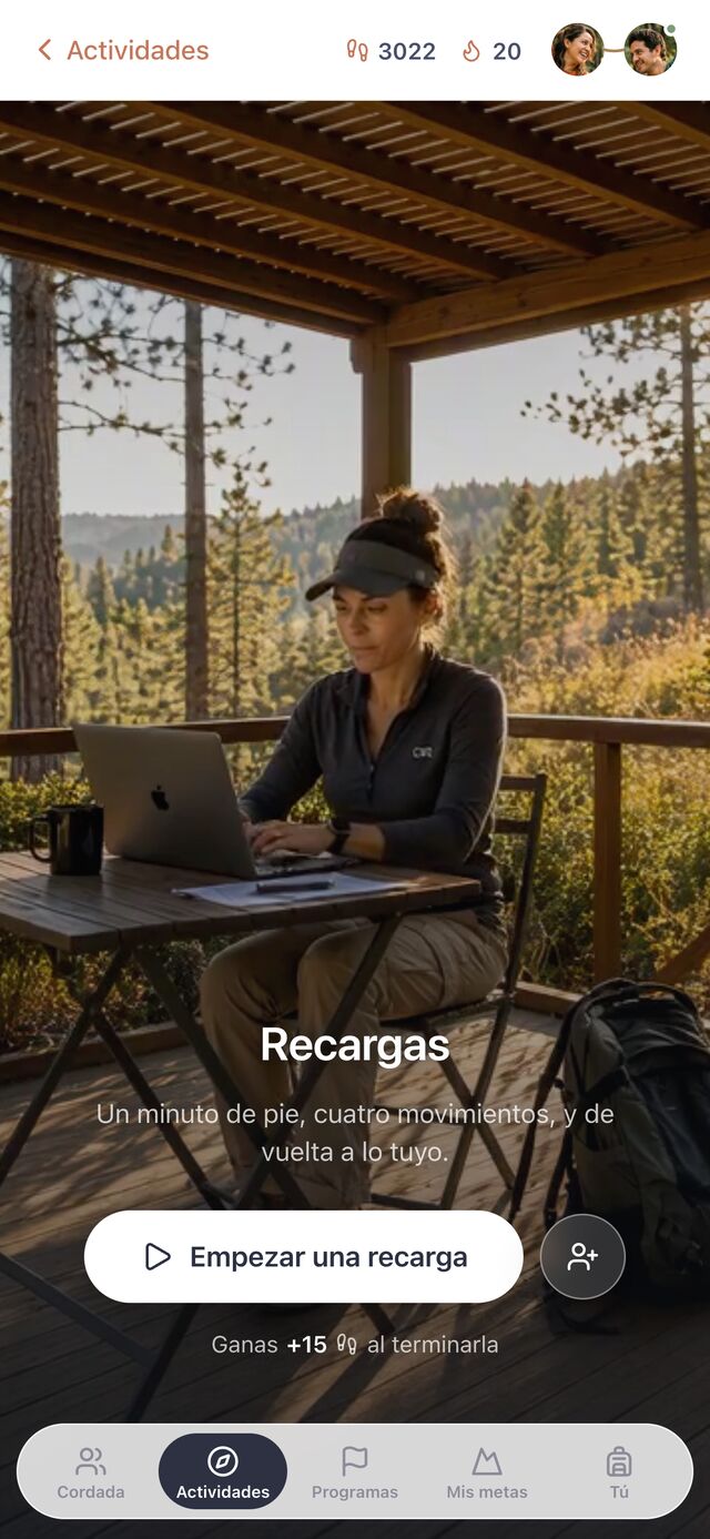 Las recargas: un minuto de pie, cuatro movimientos, para cortar las horas sentado frente a la pantalla.
